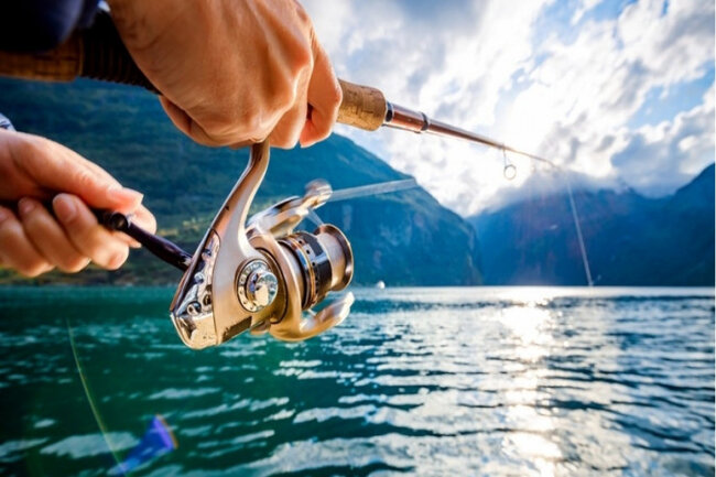 Şəmkirdə DƏHŞƏT: Tilov balıqçının ürəyini deşdi