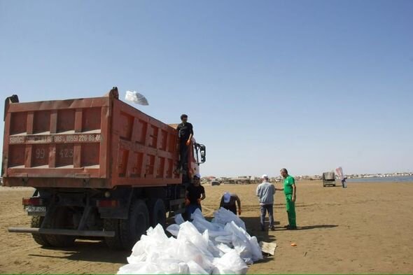 Şüvəlanda təmizlik aksiyası keçirilib - FOTO