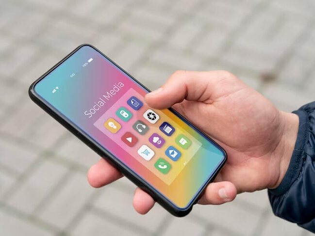 Daha bir ölkə sosial şəbəkələrə girişi məhdudlaşdırdı