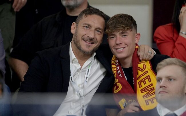 Tottinin oğlu futbolçu karyerasını 19 yaşında bitirib