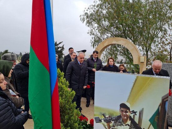 Cəsur Döyüşçünün dəfnindən 2 il keçir (FOTO)