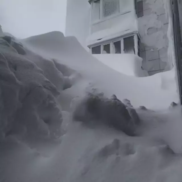 Son 30 ilin ƏN GÜCLÜ QARI! Binanın 4cü mərtəbəsinə çatdı - FOTOLAR