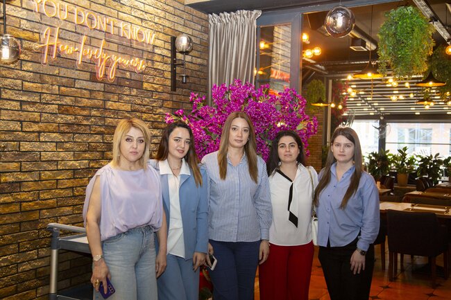 6-cı "Yerli şirkətlərin tanıtım sərgisi"nin iştirakçıları ilə görüş baş tutdu - FOTO