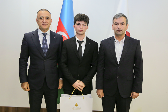 Veysəloğlu Şirkətlər Qrupunda Prezident təqaüdçüsü olan əməkdaş övladları ilə görüş keçirilib