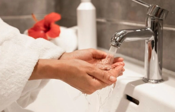 Arvadını hamamdan gec çıxdığı üçün qısqanan kişi DƏHŞƏT SAÇDI