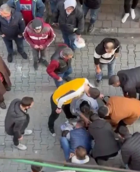 Dostunu borca görə amansızlıqla BIÇAQLADI - FOTOLAR