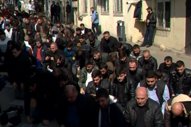 Hacı Şahinsiz ilk cümə namazı - VİDEO