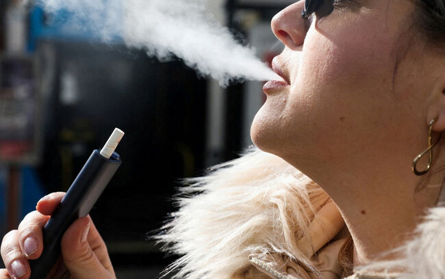 Elektron siqaretlərlə bağlı qadağalar - Birinci oxunuşdan keçdi