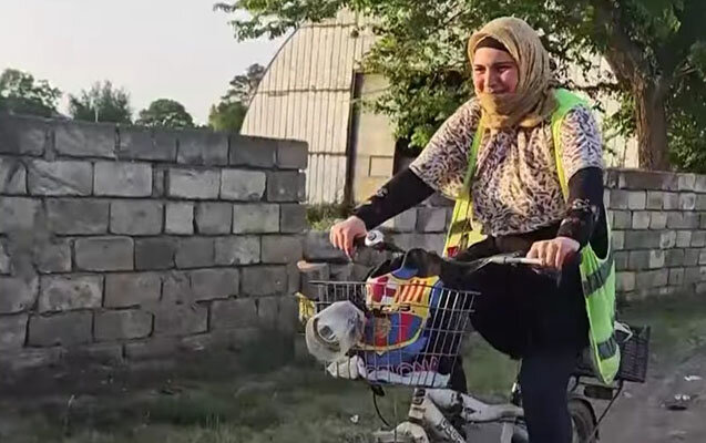 O, Masallıda velosipedlə işə gedib-gələn yeganə qadındır - Video