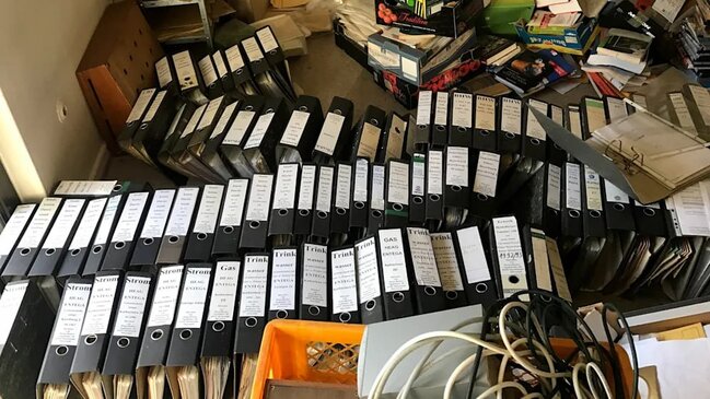 Pensiyaçı zibil qutuları hesabına pul yığıb 10 EV ALDI