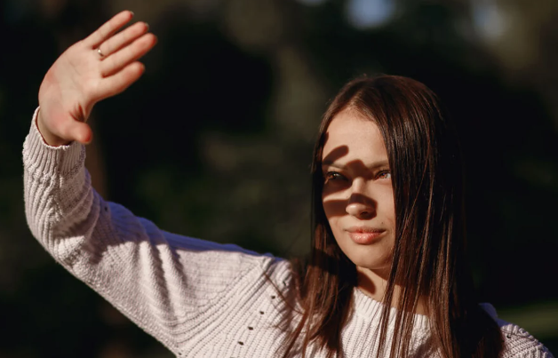 Rusiyalı həkimdən xəbərdarlıq: Bahar günəşi dərinizə ciddi zərər verə bilər