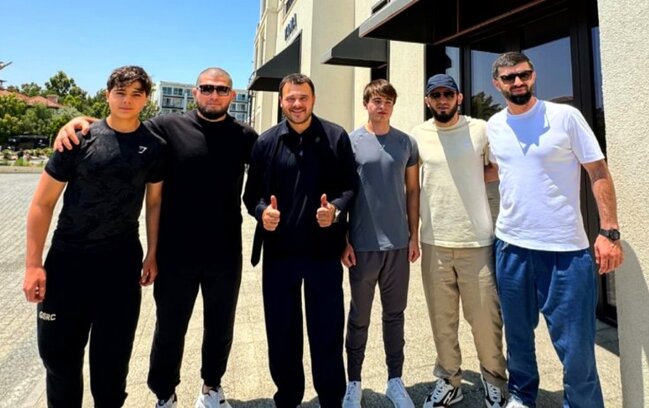 Prezidentin nəvələri Dana Uayt və Həbib Nurməhəmmədovla bir arada