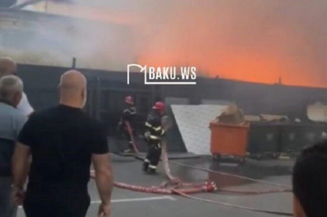 "Nəsimi bazarı"nın yerində yanğın