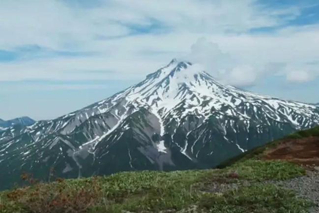Kamçatkada Vilyuçinski vulkanına dırmaşan turist ölüb
