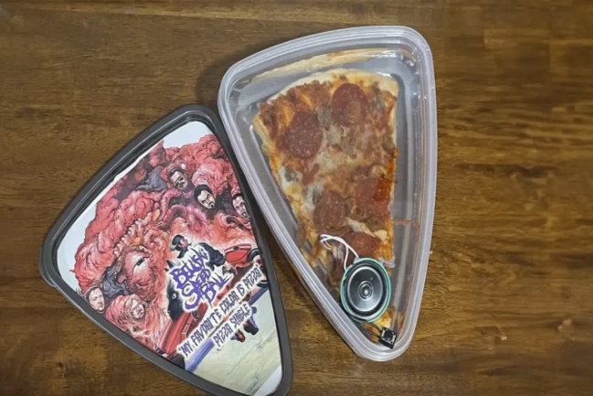 Qəribə yenilik - Pizza formasında mahnı