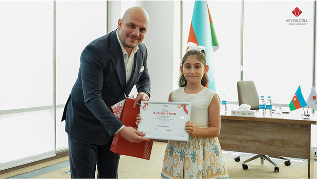 "Veysəloğlu" əməkdaşlarının uğur qazanan övladlarını mükafatlandırdı