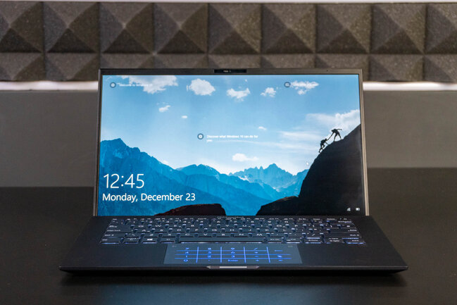 Dünyanın ən yüngül noutbuku - 880 qram...