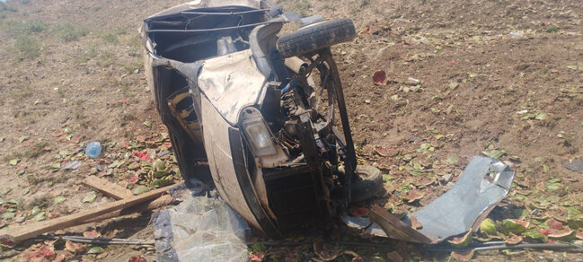 Qarpızla dolu yük maşını dərəyə aşdı - Fotolar