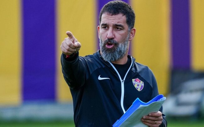 Arda Turan baş məşqçisi olduğu klubdan ayrılıb