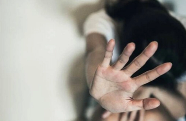 Bakıda hamilə qadını döyüb uşağını itirməsinə səbəb olan ərin məhkəməsi: "Yeməyə artıq duz atdı, mən də döydüm"