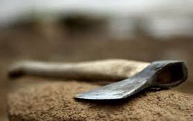 Qusarda bacı-qardaş baltalandı - Biri öldü