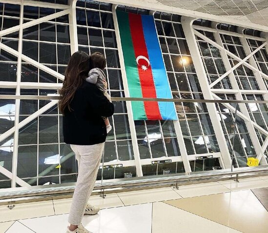 "Bakı bizi sevindirmədi, ürəyimizi açmadı" - Məşhur aparıcı Azərbaycandan getdi