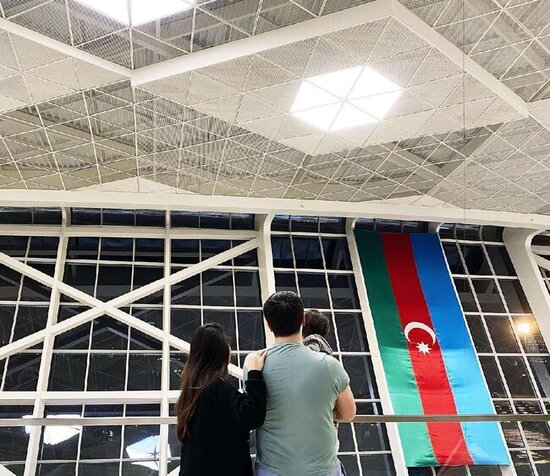 "Bakı bizi sevindirmədi, ürəyimizi açmadı" - Məşhur aparıcı Azərbaycandan getdi