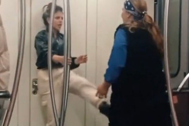 Bakı metrosunda qadınlar arasında dava - YENİLƏNİB + VİDEO