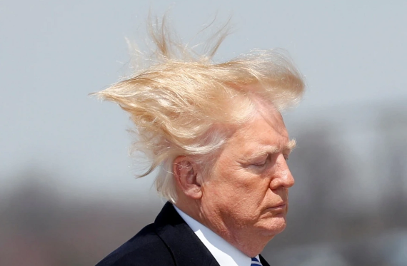 Tramp suyun təzyiqi ilə bağlı sərəncam imzaladı: "15 dəqiqə duşun altında dayanmalı oluram"