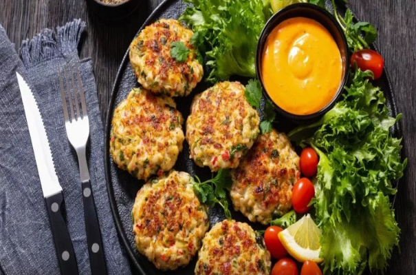 Balıq kotletinin RESEPTİ - kəsmik və pendirlə, sobada