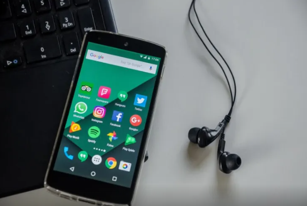 Telefonunuzu niyə həmişə üzü aşağı qoymalısınız? - SƏBƏBİ