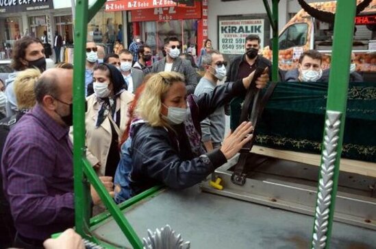 Başı kəsilən qadının tabutunu qadınlar apardı - FOTO