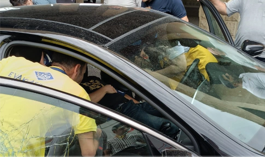 Bakıda yol-nəqliyyat hadisəsi: Sürücünün halı pisləşdi, avtomobil beton arakəsməyə çırpıldı