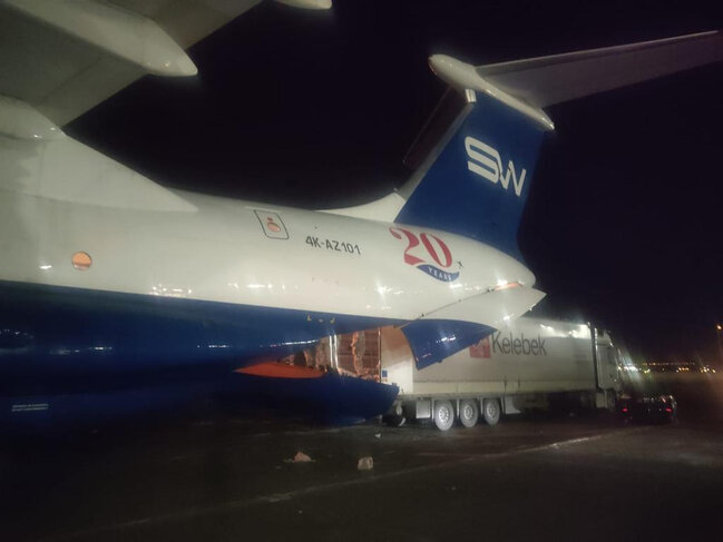 FHN-in təyyarə ilə yola saldığı növbəti humanitar yardım Türkiyəyə çatıb - VİDEO