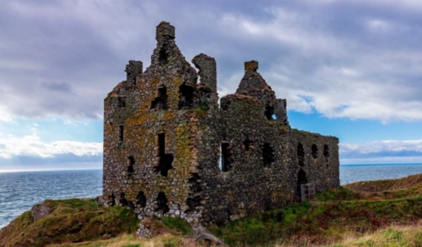 Britaniyada kabuslarla dolu qəsr satılır