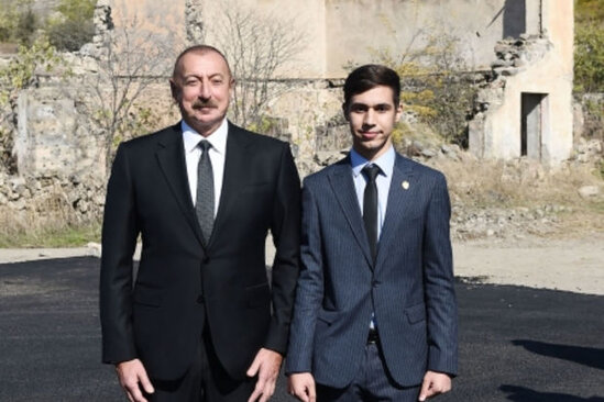 Prezident: "Məndən də tələbələrə salam söylə" - VİDEO