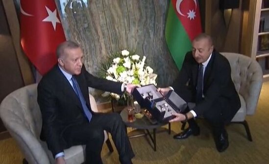 Rəcəb Tayyib Ərdoğan İlham Əliyevə saatlar hədiyyə etdi - FOTO