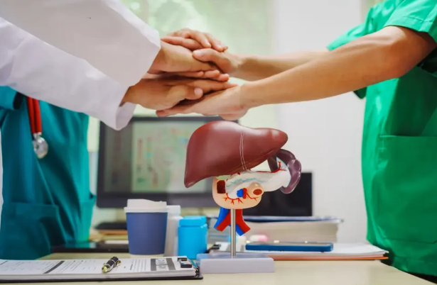 Qaraciyər transplantasiyasında inqilabi addım: Xəstələr dərmansız yaşaya biləcəklər