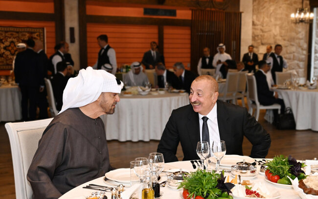 Prezidentlər rəsmi naharda - Foto