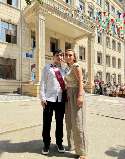 Azərbaycanlı aparıcının oğlu məzun oldu