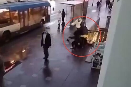 "Betmen" qarət olunan qızı xilas elədi - VİDEO