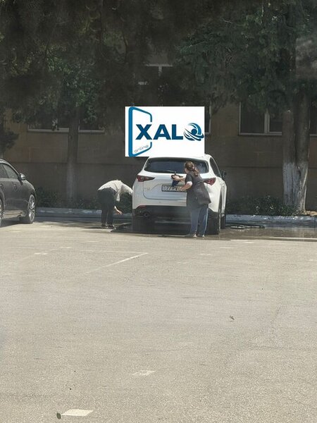 240 saylı məktəb direktoru və müavini lüks avtomobilləri üçün məktəbin həyətindən moyka açıblar-Fotofakt