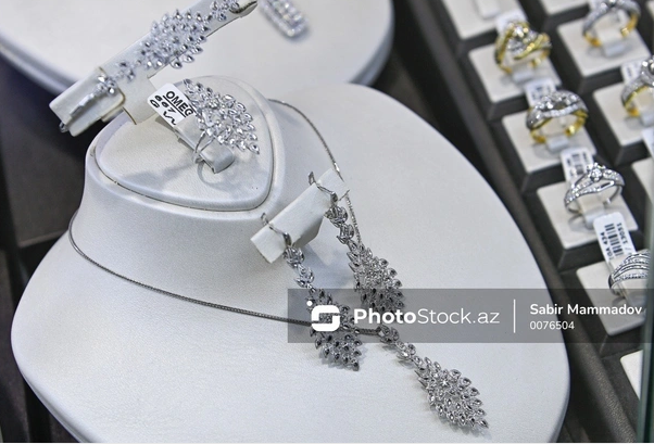 Qızıl kəskin ucuzlaşdı: Bazarda son vəziyyət