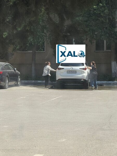 240 saylı məktəb direktoru və müavini lüks avtomobilləri üçün məktəbin həyətindən moyka açıblar-Fotofakt