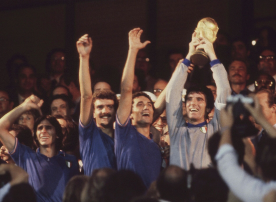 Dünya çempionunun əlcəkləri oğurlandı - FOTO