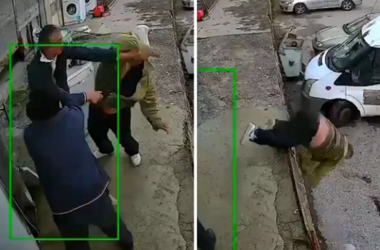 Onun üstünə bıçaq çəkən dostunu hündürlükdən itələdi: Başından xəsarət aldı - VİDEO