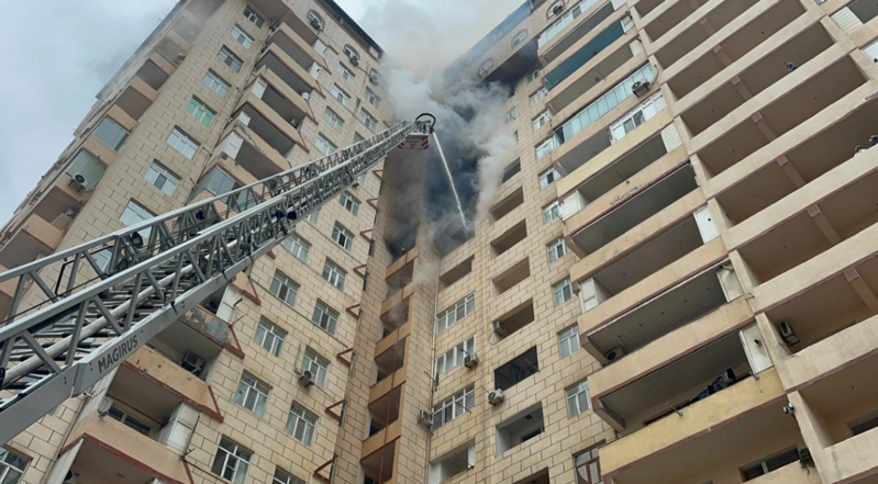 Xətai rayonunda yaşayış binasında baş verən yanğın söndürülüb