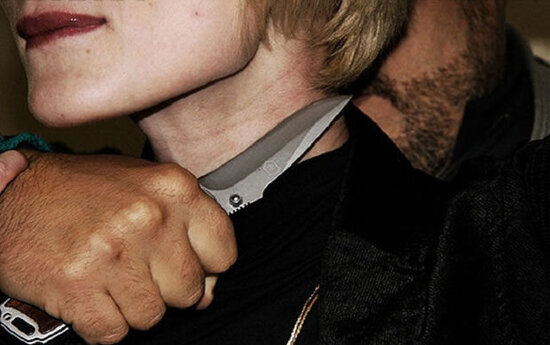 Bakıda qadının boğazı kəsildi