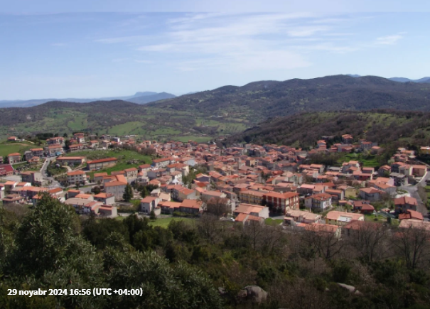 Bu kənddə bir dollara ev almaq olar