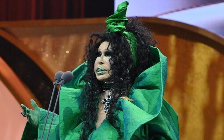 Bülent Ersoy onu çəkən şəxsə QIŞQIRDI - VİDEO